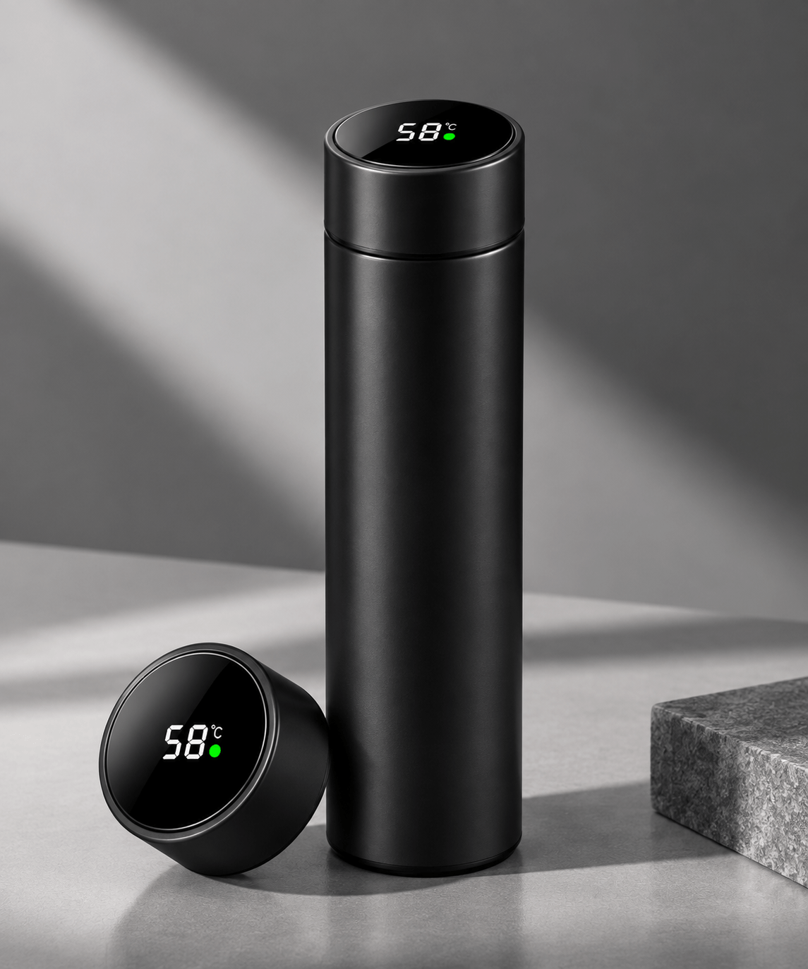 Thermoscup smart LED temperature display close-up